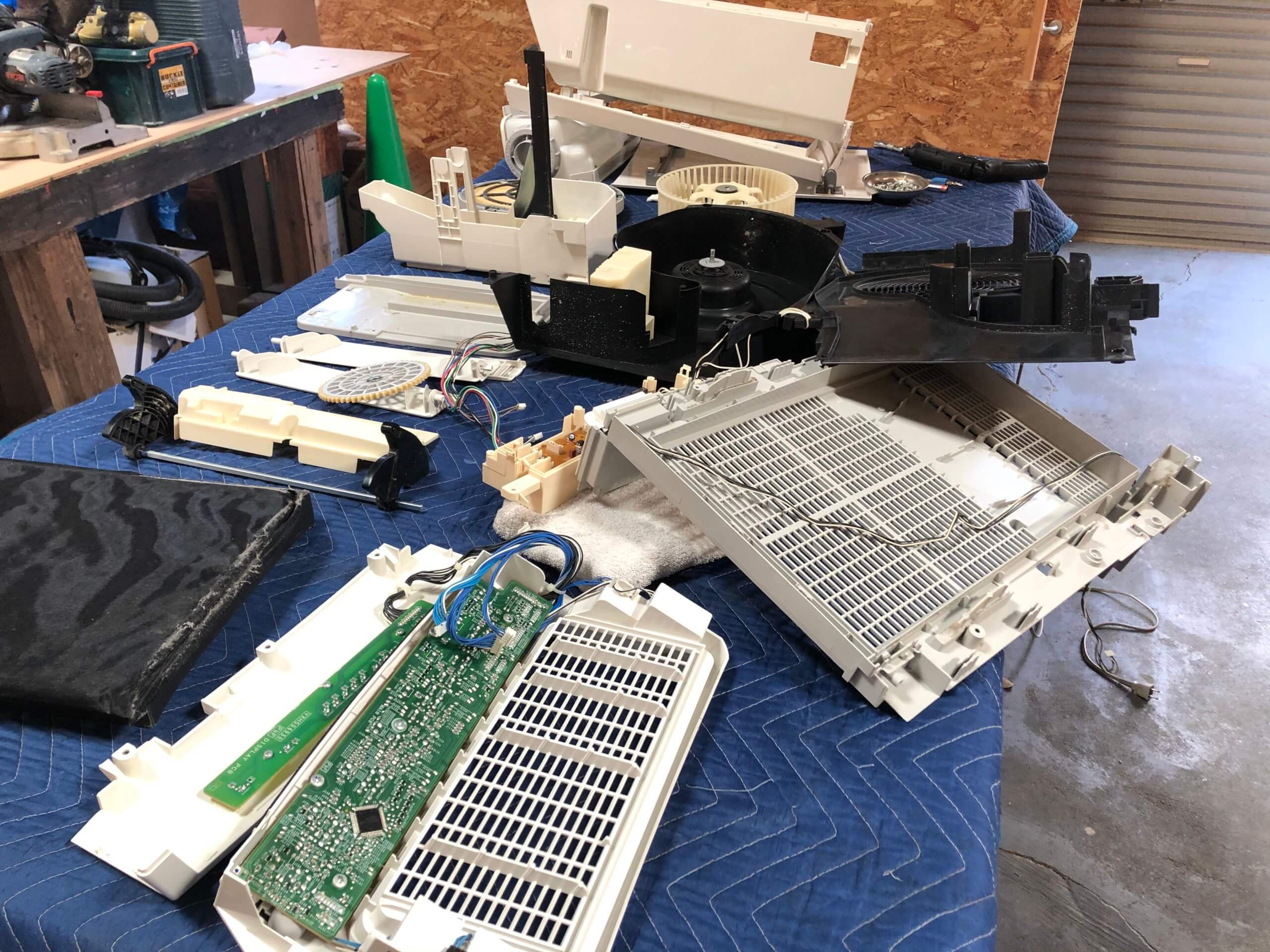 空気清浄機の分解クリーニング パナソニック 福岡のハウスクリーニング専門店 エーシーサーブ